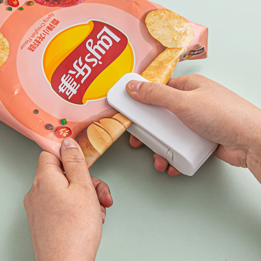 Mini Sealing Machine USB Rechargable Heat Sealer Storage Bag Plastic Package Food Sealer Clip Bag Handheld Food Heat Sealer